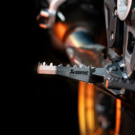 Repose-pieds titane Akrapovic pour BMW GS & R12 NineT