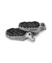 Repose-pieds Akrapovic en titane Grade 5 détail grip renforcé