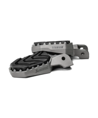 Repose-pieds Akrapovič en titane Grade 5 détail grip renforcé